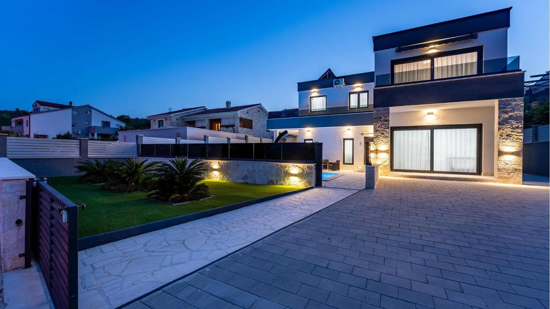 別荘 Lovely Home In Pridraga